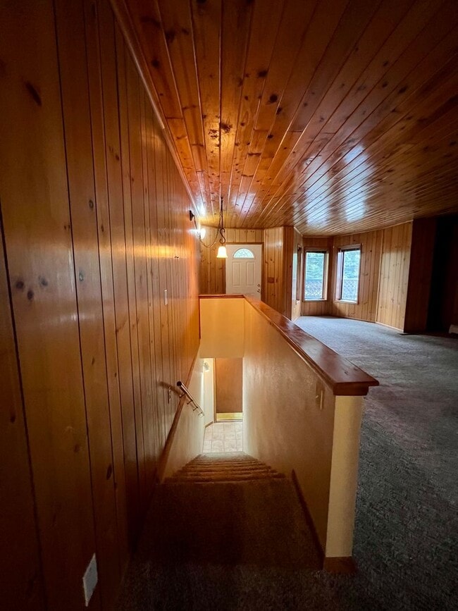 Building Photo - Dunbar Ave 529-