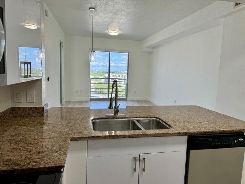 Building Photo - 1830 Radius Dr