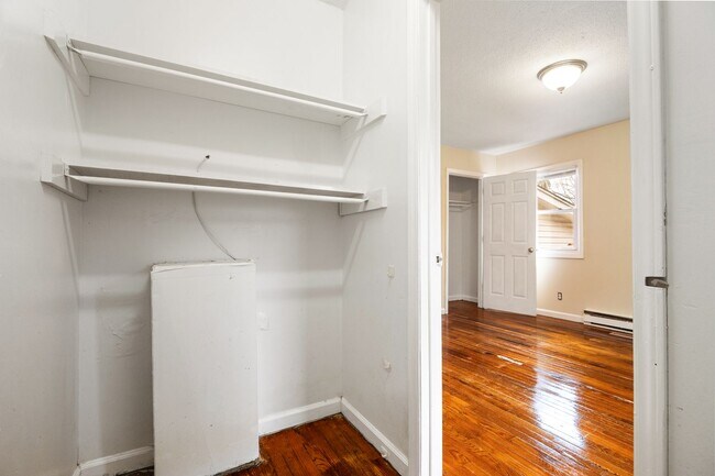 Building Photo - Available Now: Single Family Home Downtown Durham