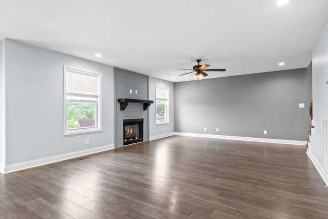 Building Photo - Pet Friendly Four Bedroom!