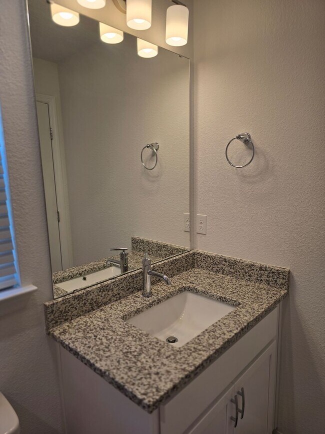 Building Photo - Brand New Home!