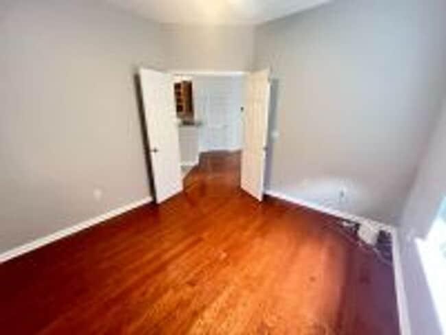 Building Photo - Charming 2-Bed, 2- bath Townhouse for Rent