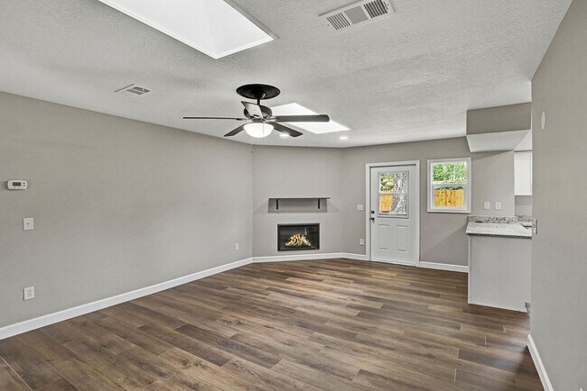 Building Photo - Renovated 3 bedroom/ 2 bathroom home in Mandarin