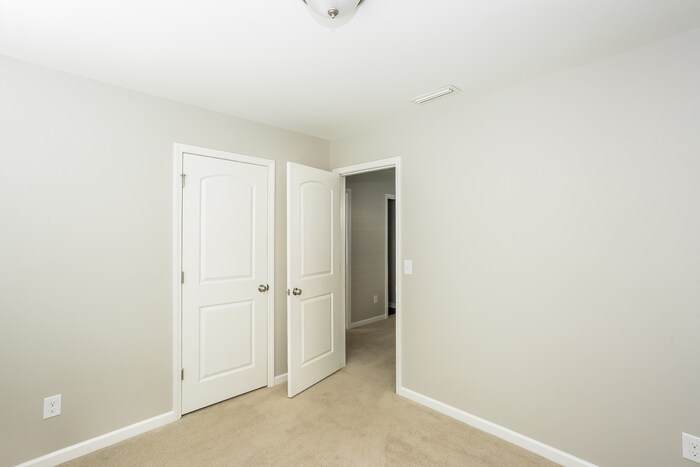 Building Photo - 12962 Hill Pine Rd