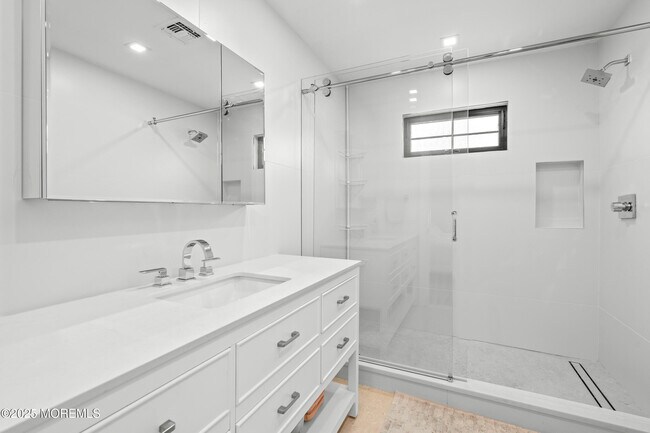 Building Photo - 325 Oakley Ave