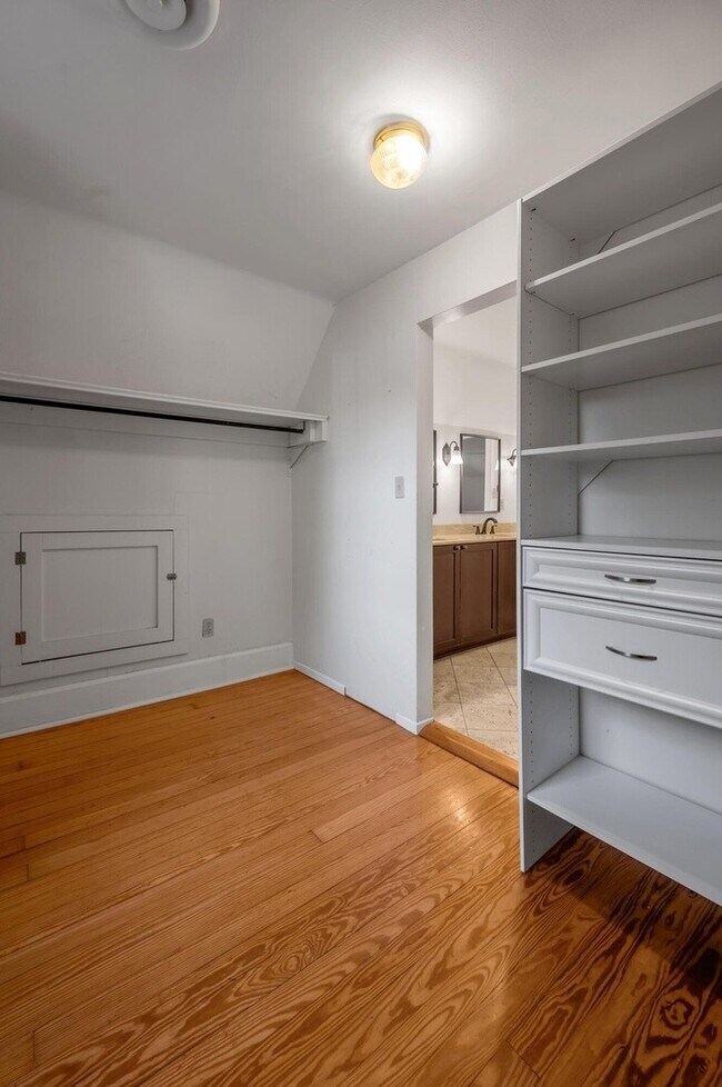 Building Photo - Charming 4Bedroom Stone Home with Detached Guest Apartment & Garage in Chevy Chase