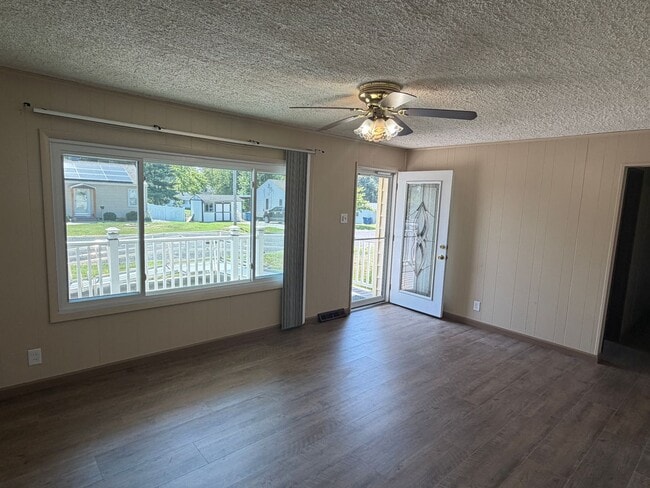 Building Photo - 203 Greenfield Dr