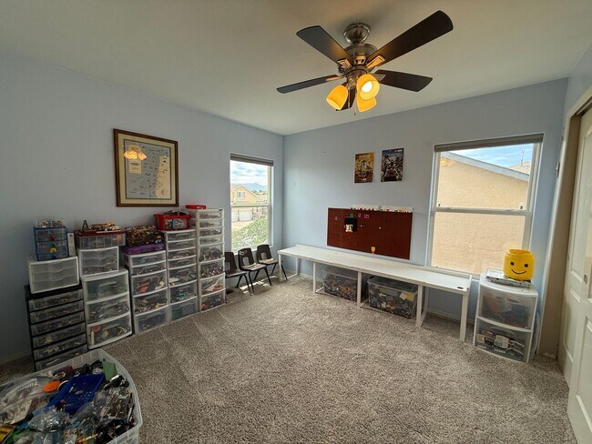 Building Photo - 6 Bed 4 Bath Home with 3000+ SQFT in Stetson Hills!!!