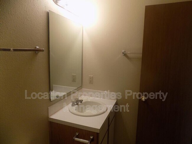 Building Photo - 950 Monterey Way