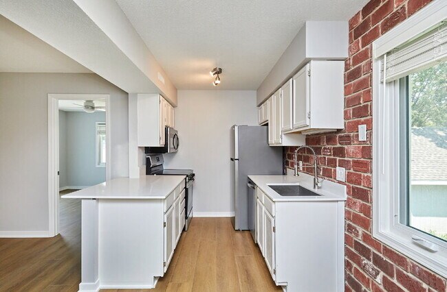 Building Photo - 5220 Boulder Dr