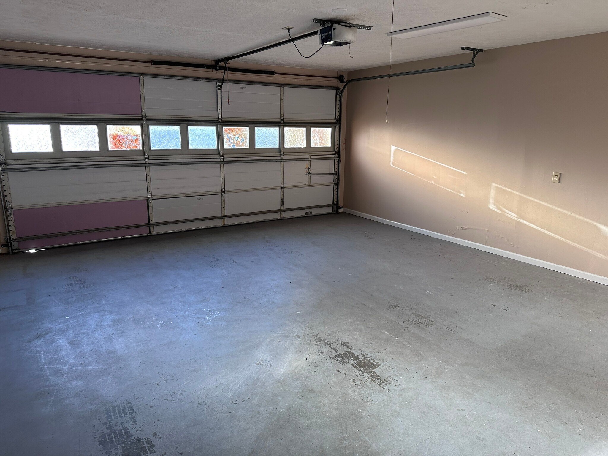 Building Photo - 69 Randi Dr