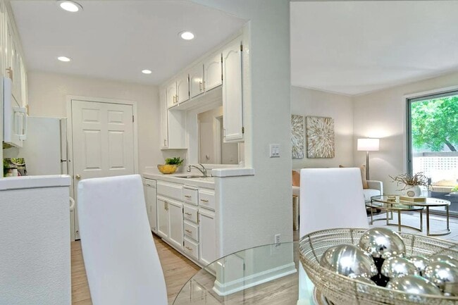 Building Photo - 5947 Lake Hennessy Ct