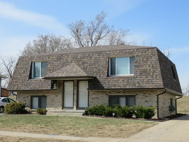 Primary Photo - 83 Glenview Dr