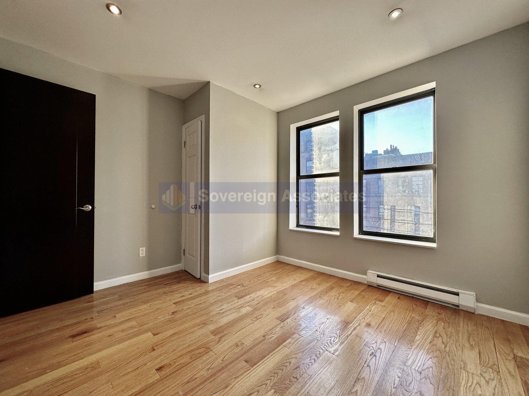 Building Photo - 350 Manhattan Ave