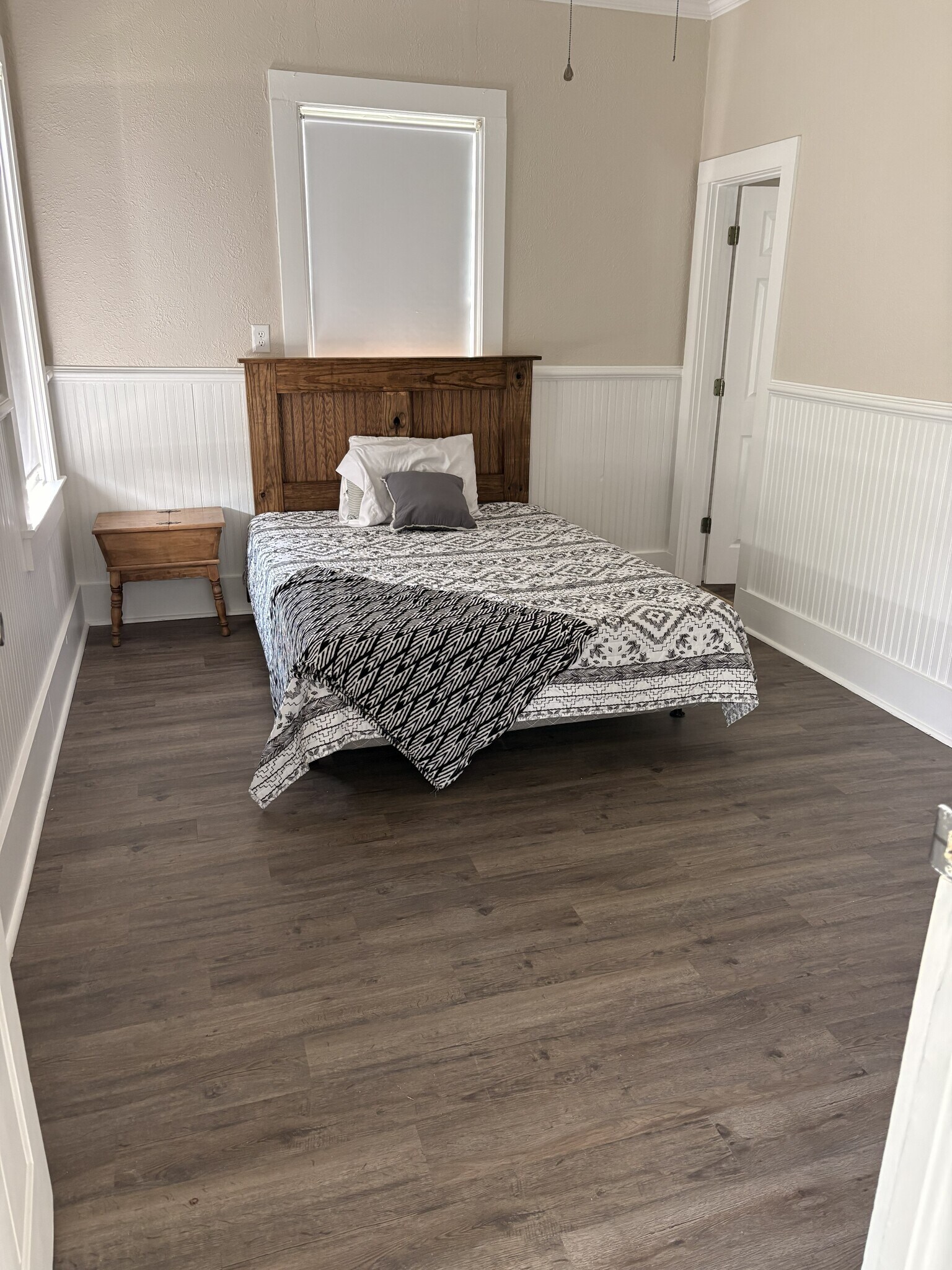 Front Bedroom - 9062 LA-1