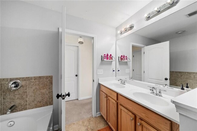 Building Photo - 5227 Whiteoak Ave