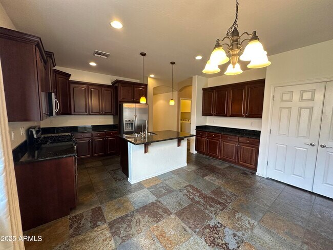 Building Photo - 2653 E Canyon Creek Dr