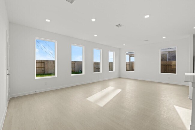Building Photo - Stunning 4-Bed, 2-Bath Newly Built Home!