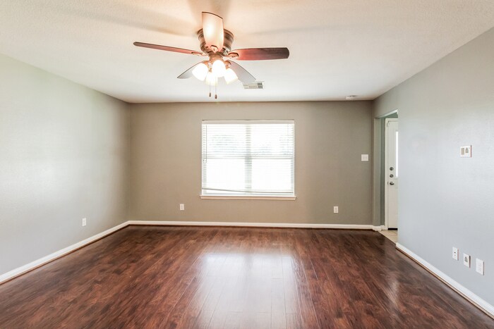 Building Photo - 2107 Golden Topaz Dr