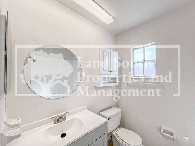 Building Photo - 5824 Charlton Dr