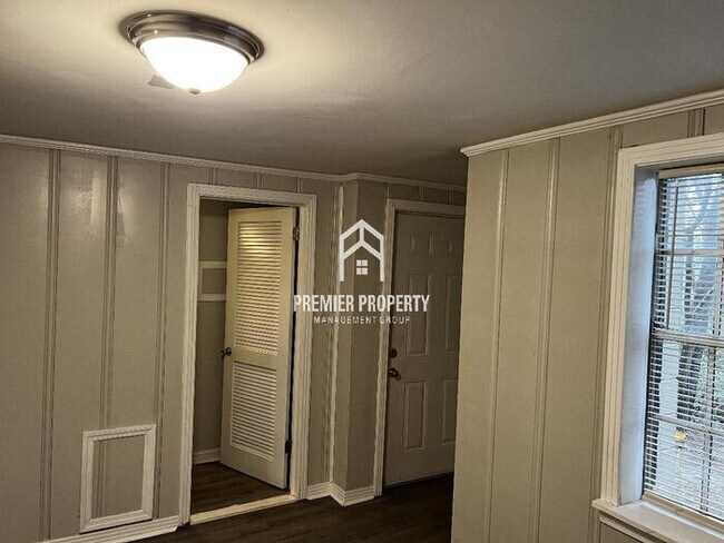 Building Photo - 1411 Highland Ave SE #B - HALF OFF FIRST M...