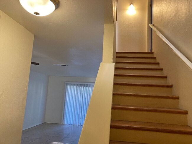 Building Photo - 975 Murrieta Blvd