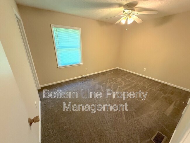 Building Photo - 612 Dundeen Dr