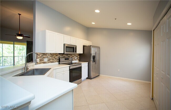 Building Photo - 1295 Henley St