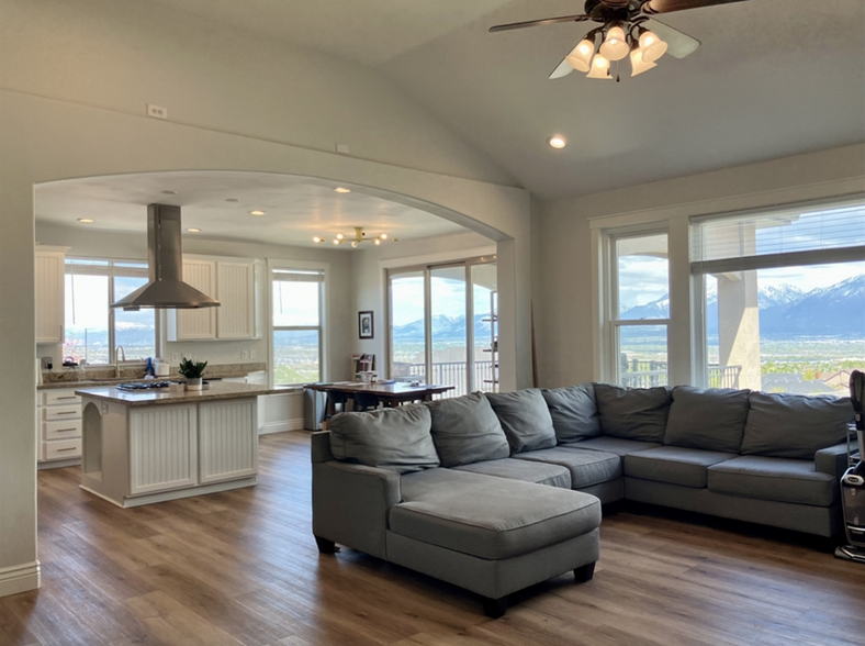 Vaulted ceilings, open concept living area, and a STUNNING view!! - 14487 S Cuchara Way