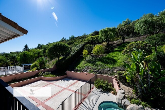 Building Photo - Stunning Remodeled Home in Walnut Valley U...