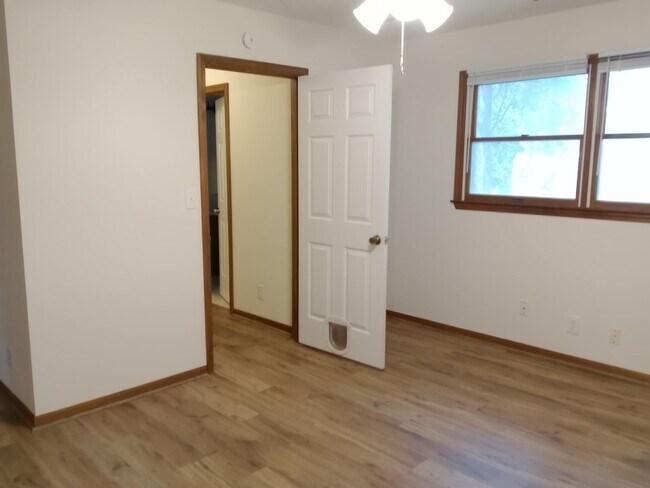 Building Photo - Charming 3 Bedroom, 2 Bath Single Family H...