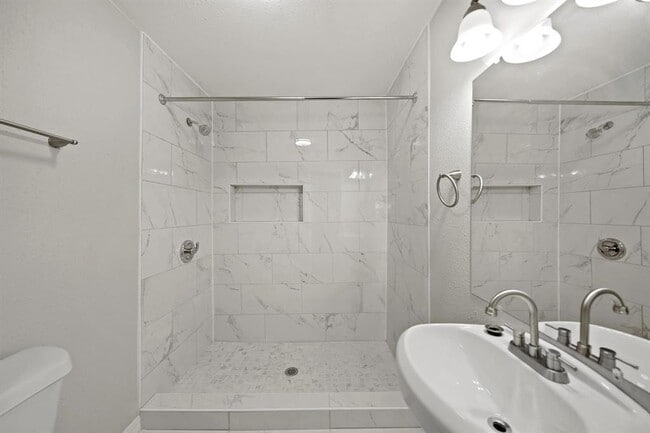 Building Photo - 5210 Balkin St