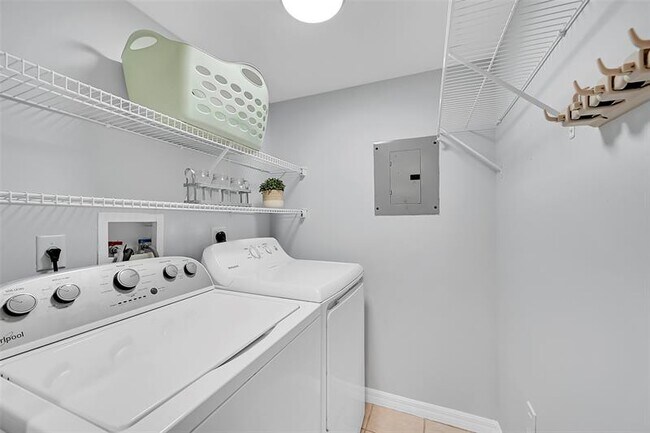 Building Photo - 5005 Wiles Rd