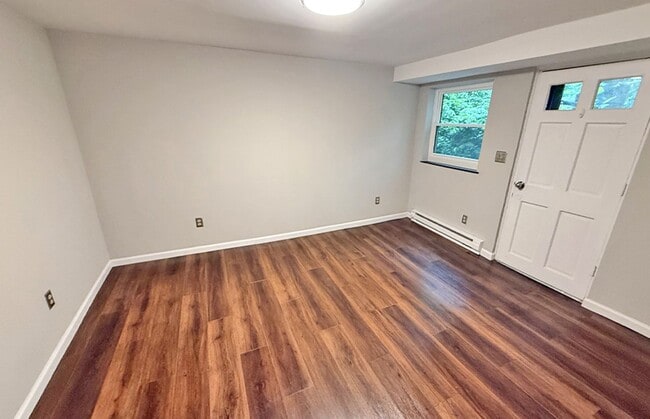 Building Photo - 458 Wood Ave