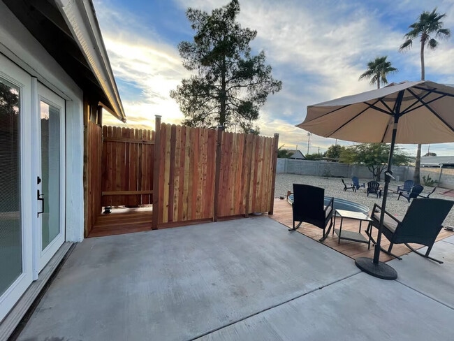 Building Photo - 3638 N 90th Ave
