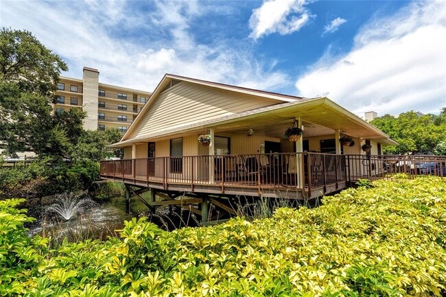 Building Photo - 2700 Cove Cay Dr