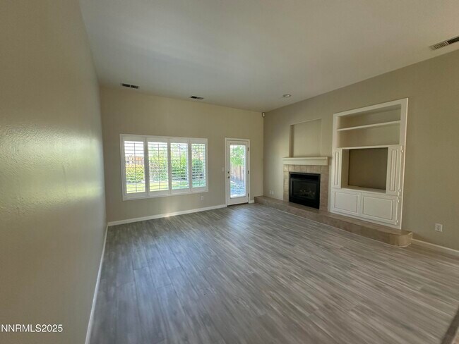 Building Photo - 10175 Coyote Creek Ct