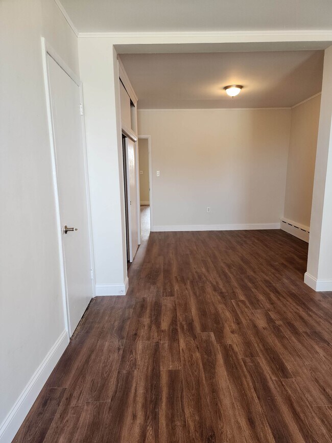 Building Photo - 6410 Myrtle Ave