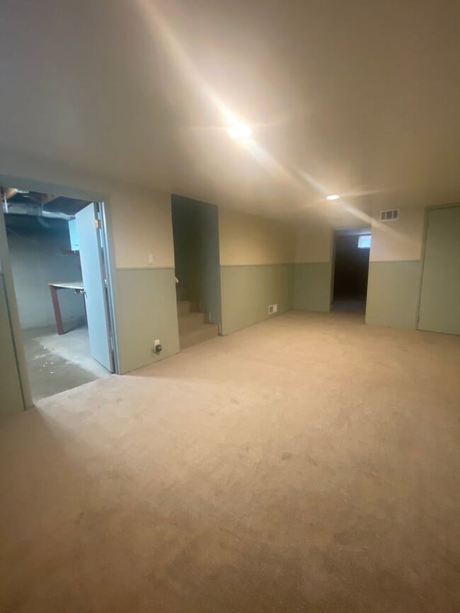 Building Photo - Audubon-Downriver Neighborhood 3+ bedroom, 1 bath corner lot with large, fenced yard