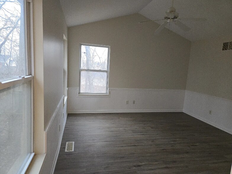 Building Photo - 676 Grove Cir