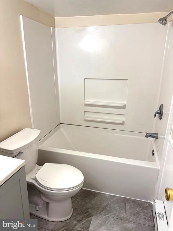 Building Photo - 725 W Broad St