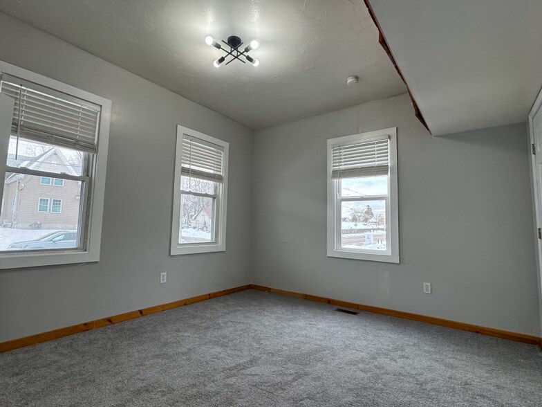 Building Photo - 152 Broadway