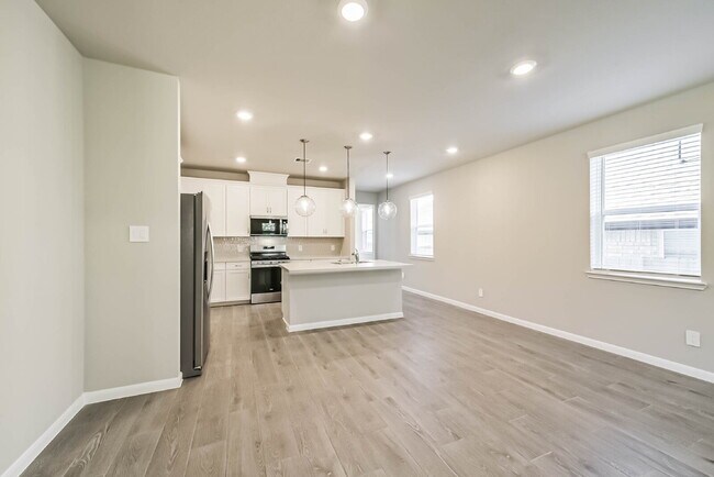 Building Photo - Experience luxury in this never-lived-in Beazer home located in the desirable Montgomery Ridge co...