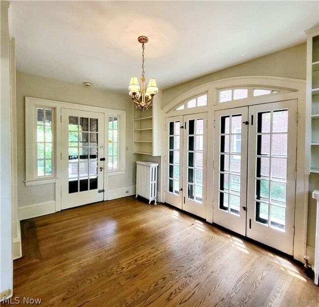 Building Photo - 6 BEDROOM IN CLEVELAND HEIGHTS FOR RENT - ...