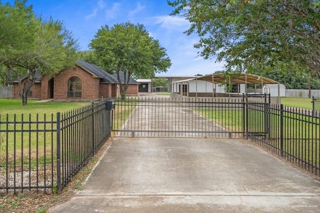 Primary Photo - 413 S Los Cerritos Cir