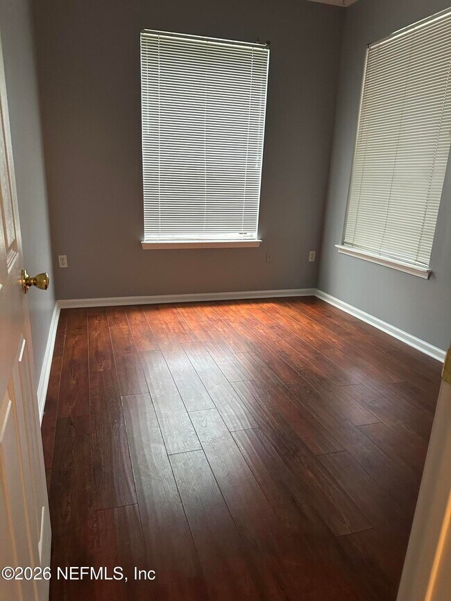 Building Photo - 9744 Summer Grove Way W