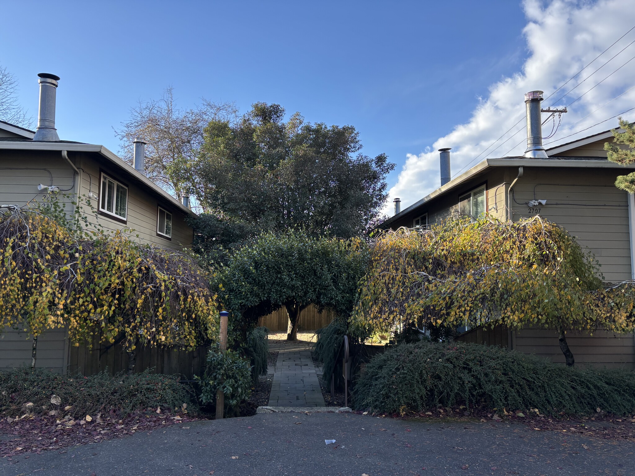 Building Photo - 2707 SE 50th Ave