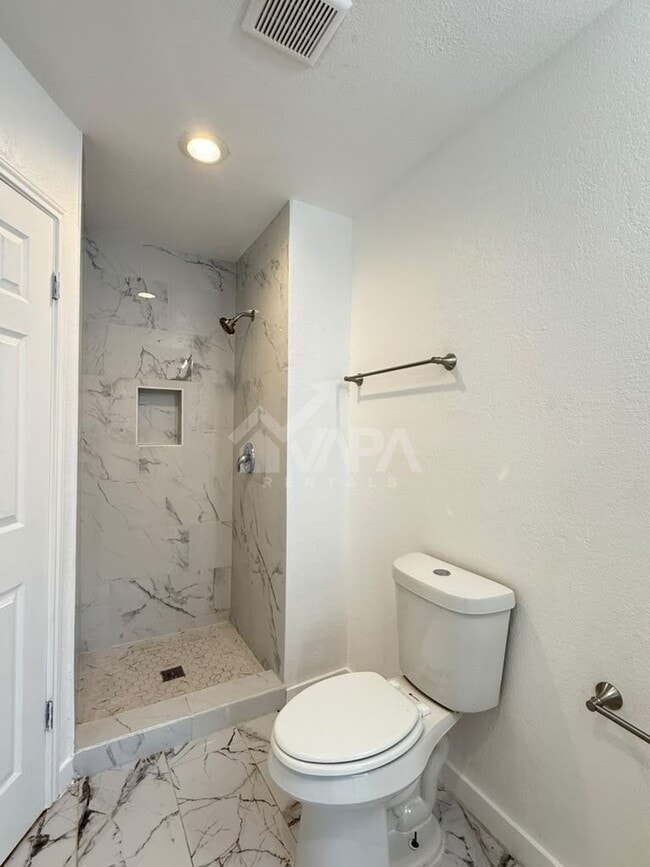 Building Photo - 10038 Raven Field Dr