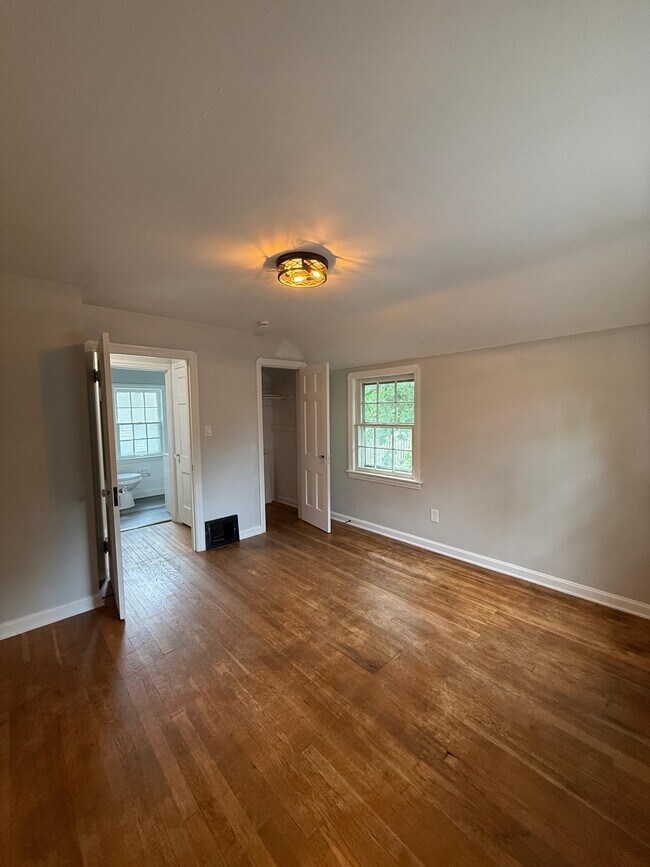 Building Photo - 9704 S Highland Ave
