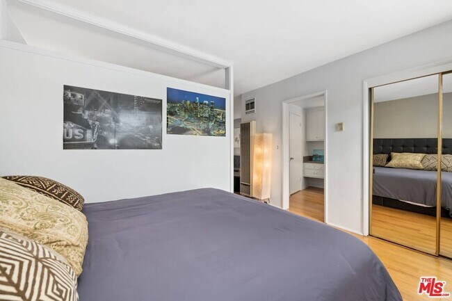 Building Photo - 1400 Hayworth Ave